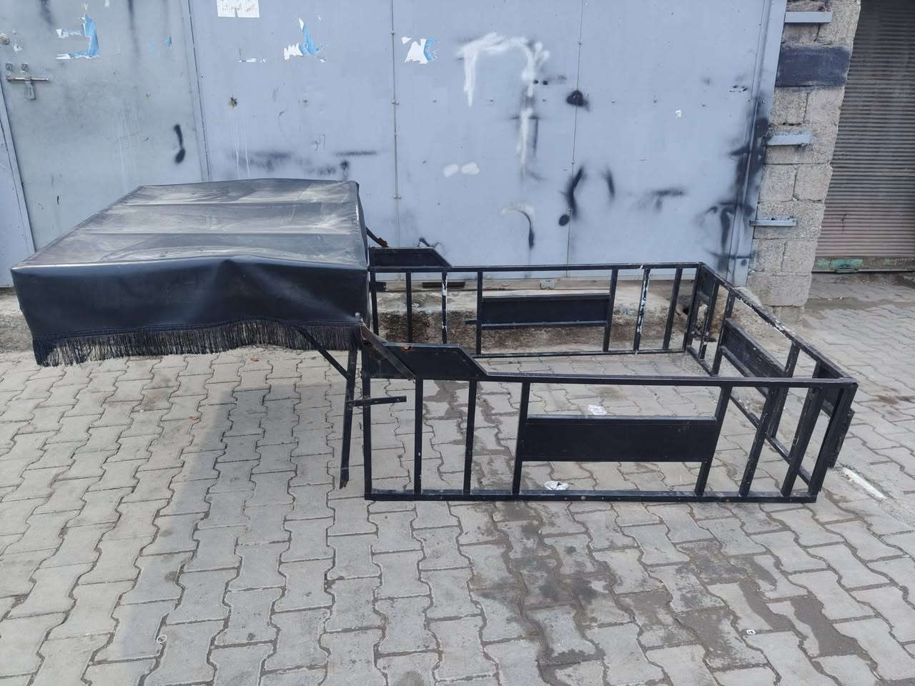 سلام عليكم جنج سليماني للبيع 
نضيف باب وره وجادر ماله موجود 
سعر 70 بيه مجال قليل شري يخابر 
***********
