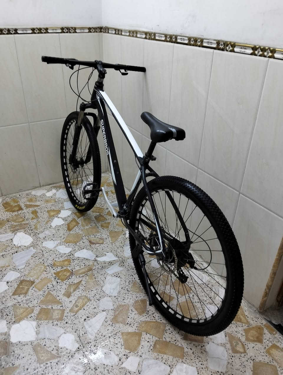 السلام عليكم   
دراجة جبلي 
حجم 29 
دبل امامي شغال
باله ياباني النضافة فول وضع حاوية 
اويالة حديد الشة  المنيوم 
كير امامي 1×3شيمانو 
كير خلفي 1×8شيمانو 
 ارتفاع الفريم 480 ركبة المنيوم 
السعر 145 بي مجال 
عنوان بغداد الحبيبيه 
قرب حسينية شهداء شمر


**إذا كنت صاحب هذا الإعلان وتريد حذفه لأي سبب، رجاءا أرسل رسالة إلى الدعم الفني**