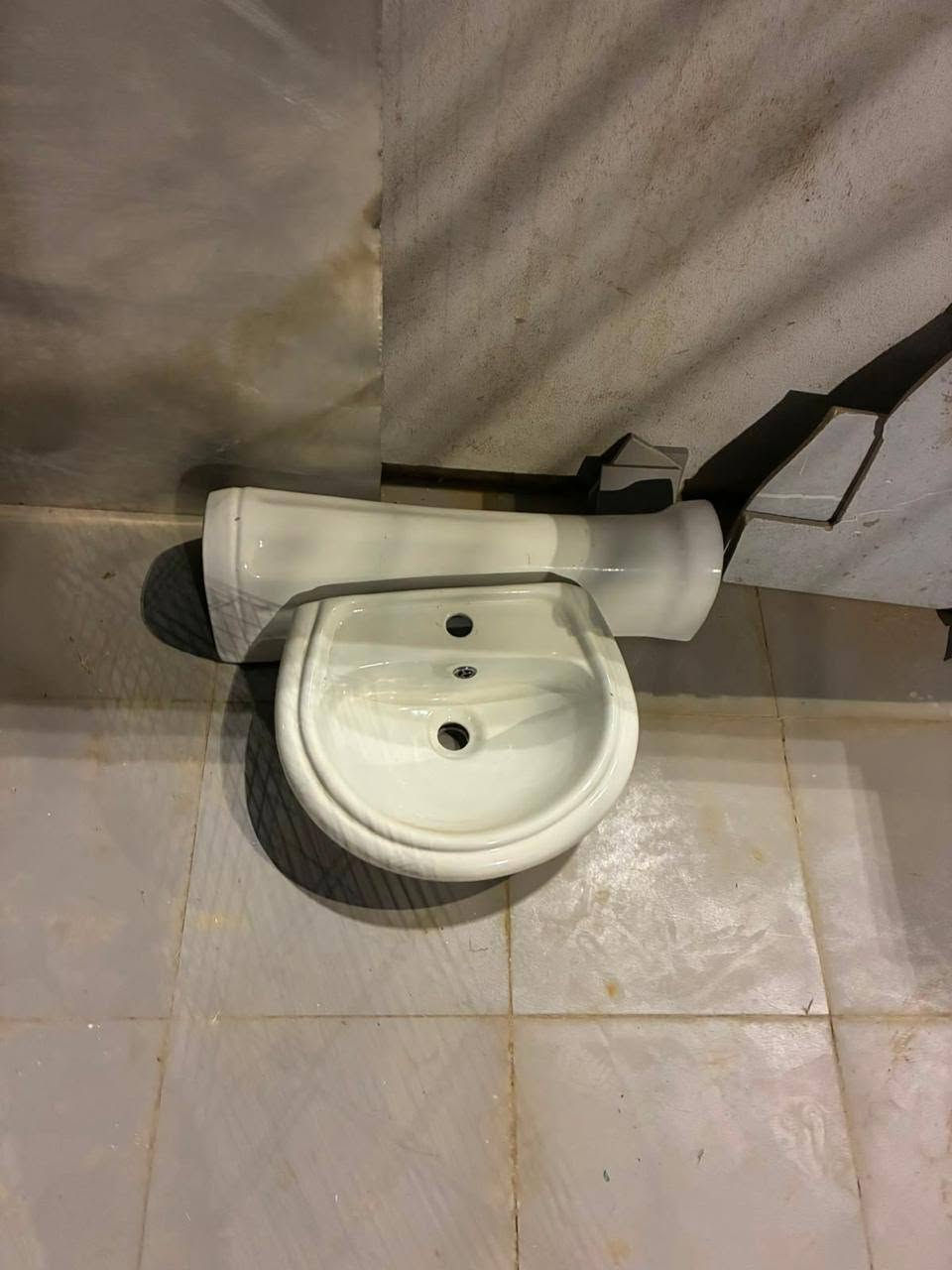 سلام عليكم غراض مستخدمة للبيع نص تخم قنفات بعده جديد وغراض اخرى للبيع للاستفسار خاص او واتساب***********
