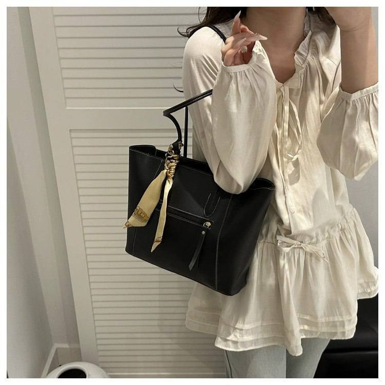 جودة عالية وموديل عصري نازك ❤️
الحجم:
مناسب لـ: الموظفات، الاستخدام اليومي، الطالبات، الماميات
القياس 30x25 Cm
السعر: 72  فقط
اقل طلب نص درزن
مخازن بغداد


**إذا كنت صاحب هذا الإعلان وتريد حذفه لأي سبب، رجاءا أرسل رسالة إلى الدعم الفني**