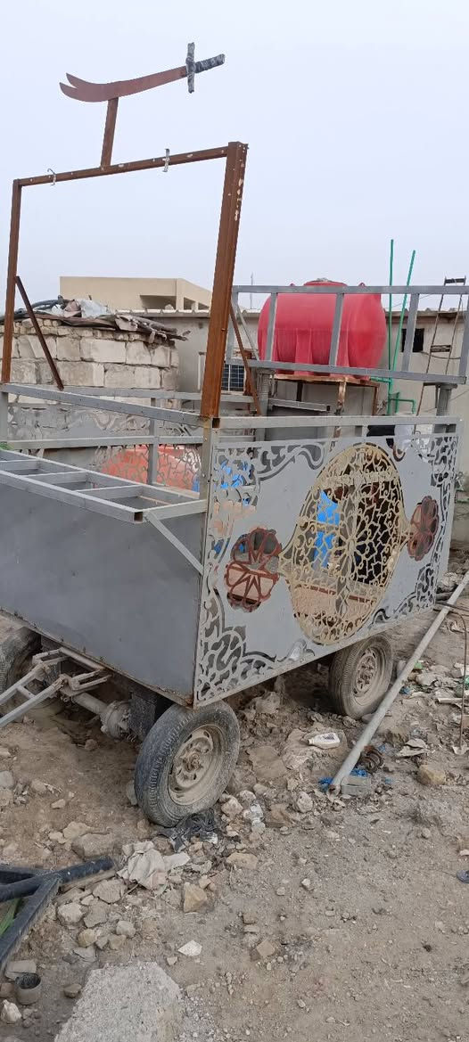 سلام عليكم  عربانه البيع جاهزه فقط بس تايرات مابيه  السعر  بربعميه بيه مجال اتصل على رقم  ***********
