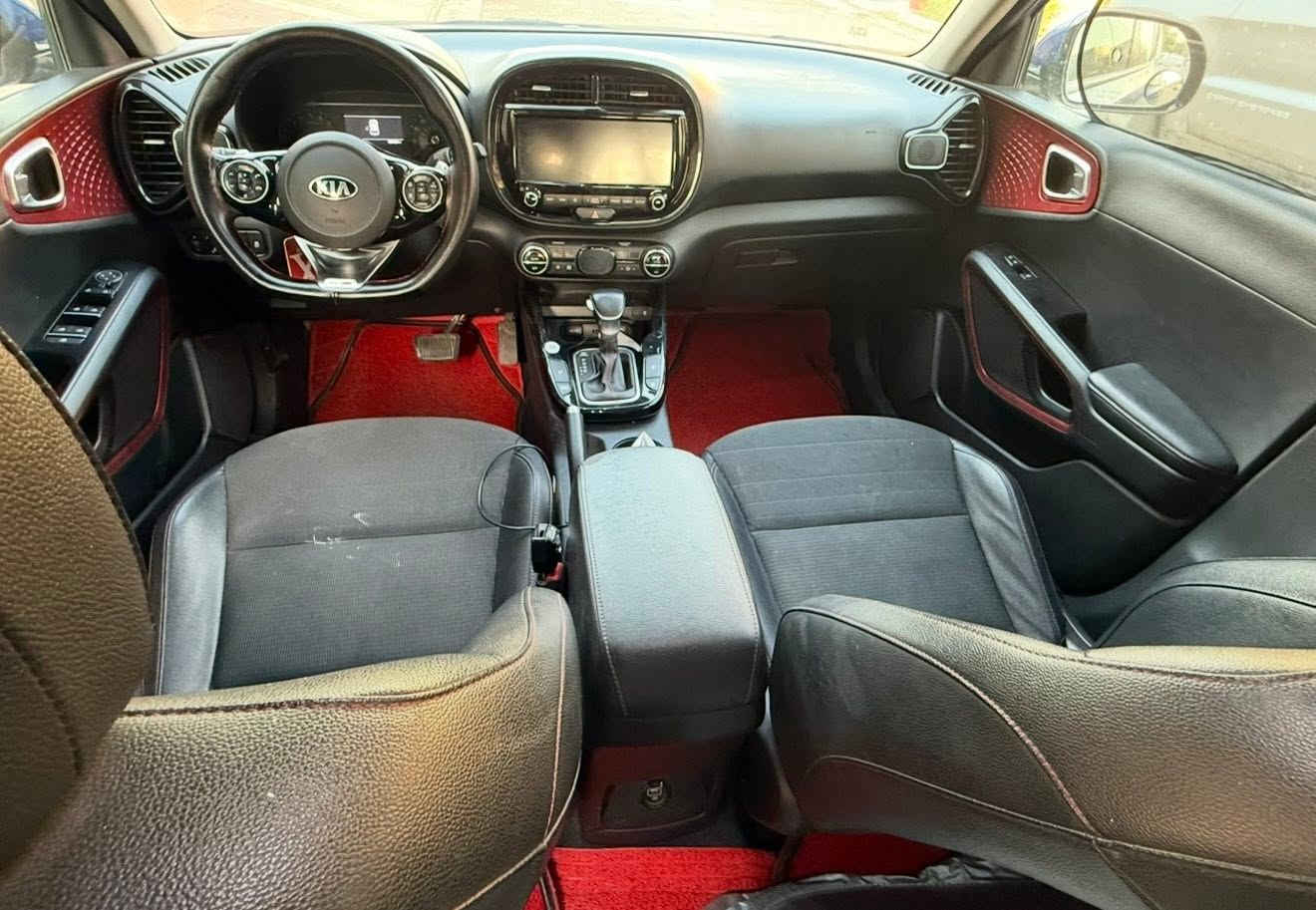 كيا صول جيتي لاين 2020  اعلى فئه بصول
ماشيه حالياً 48000Mi لووون مميز شذره
محرك 1600 تيربو
👈🏻  فول مواصفات 👇🏿👇🏿
- استيرن جلد حرف D
- فتحه
- بصمه
- داتا شو بالدشبول
- تحكمات ستيرن جهتين
- شفتات ستيرن رياضي
- شاشه ايباد كبيره كار بلي
- 
  _  نظام صوت Infinity الأصلي
  _  إضاءة داخلية مع نظام الصوت
       متغيرة مع الموسيقى
- زنون بلادي عدسات
- كشاف خلفي ع كد البكد لايت
- كشاف امامي
- شاحن وايرلس
- تبريد بيانو 
-  ٣ انظمه قياده
- 
- ايقاف ذاتي
- اطفاء ذاتي
- تحديد مسار
- مانع انزلق aps
- تبريد ثلاجه ابد ما يفصل
- مود القيادة الالية الذكية 
- كشنات جلد
-  اشاير مري 
- حساس اطارات
- تخم تاير جديد
- ستيرن دفئه
- كشنات تدفئه وكهرباء
- رادار خلفي و نقطة عمياء 
- رادارات وحساسات من كل الجوانب
- رقم بغداد مميز باسمي
- السياره عليها ادامه كامله سيرفس ولا كلوب مشتغل بيها ولا مسج بيها
السيارة فول مواصفات وأعلى فئة نازلة من الوكالة ، السيارة بحالة ممتازة كير محرك تبريد مكفولة 100‎%‎
السياره مكفوله من الصبغ والتبديل 
شايلين الجاملغ الامامي وشادي السياره ليبل واحد 
السعر ............؟ وبي مجال 
للاستفسار اكثر *********** بي واتساب

