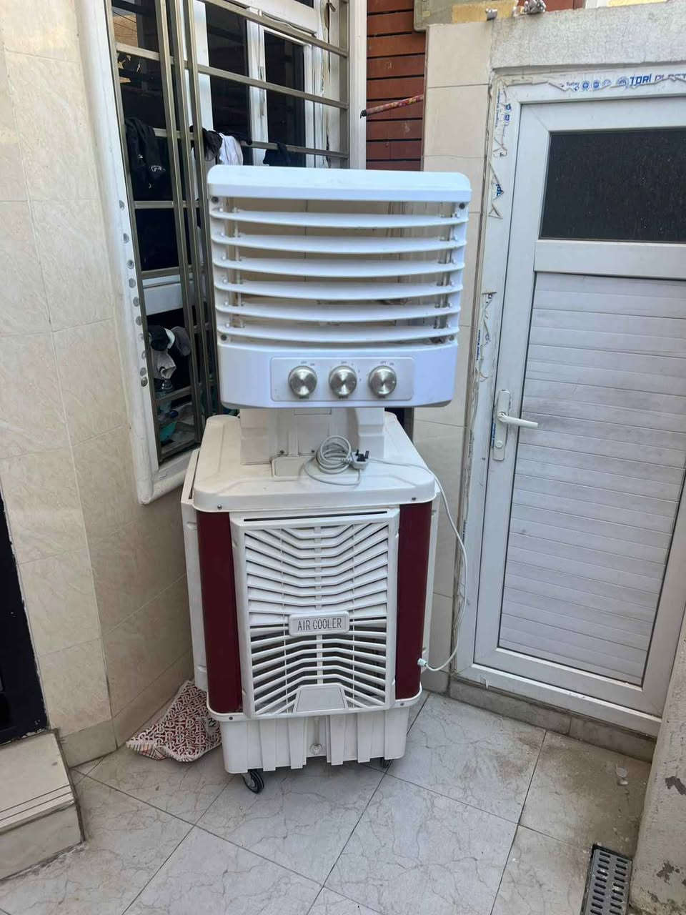 مبرده نضيفه حيل مشتغله موسم واحد حجمها الكبير 50   قياسها ٦٠ لتر كلش نضيفه رايدها ب ٢٢٥ وبيها مجال مكاني حي العامل اللي يحب يتواصل موجود علي الرقم *********** بي واتساب بغداد, العراق
