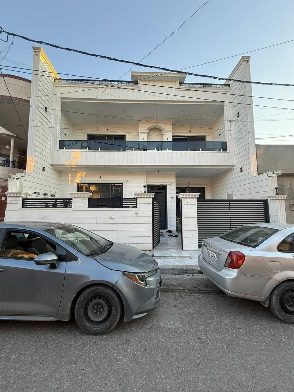 سلام عليكم
دار للبيع زيرو 
المساحه ٢٠٠ متر الواجهه ١٠ 
الموقع كركوك طريق بغداد خلف اعدادية الوليد 
نوع العقار طابو ملك صرف بأسم شخص واحد 
مجهزه بنظام دكتات مركزيه وسقوف مغربيه 
محتويات متكون من ٤ غرف نوم وهول واستقبال ومطبخ وصحيات 
سنة البناء ٢٠٢٥ 
اكتب كلمة تم يصلك رساله عبر الخاص 
لمزيد من المعلومات مراجعة مكتب عماد للعقارات 
للاستفسار والتواصل الاتصال بالرقم التالي 
***********
عنوان المكتب طريق بغداد مقابل مول سلام هولدينك
