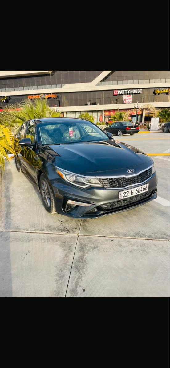 كيا اوبتما موديل 2020
حادثها جاملغ خلفي بسيط كلش وسونار موضح بالصور 
مواصفات نص فول 
رادار امامي 
رادار خلفي 
شاشة اكبر حجم 
اشاير بل مري 
ماشية 86
رقم أربيل دولي شرط تحويل 
السيارة جديدة كلش 
ومكفولة من اي نقص
السعر ١٣٠ وبيها مجال 
مكاني بغداد
*********** بغداد, العراق
