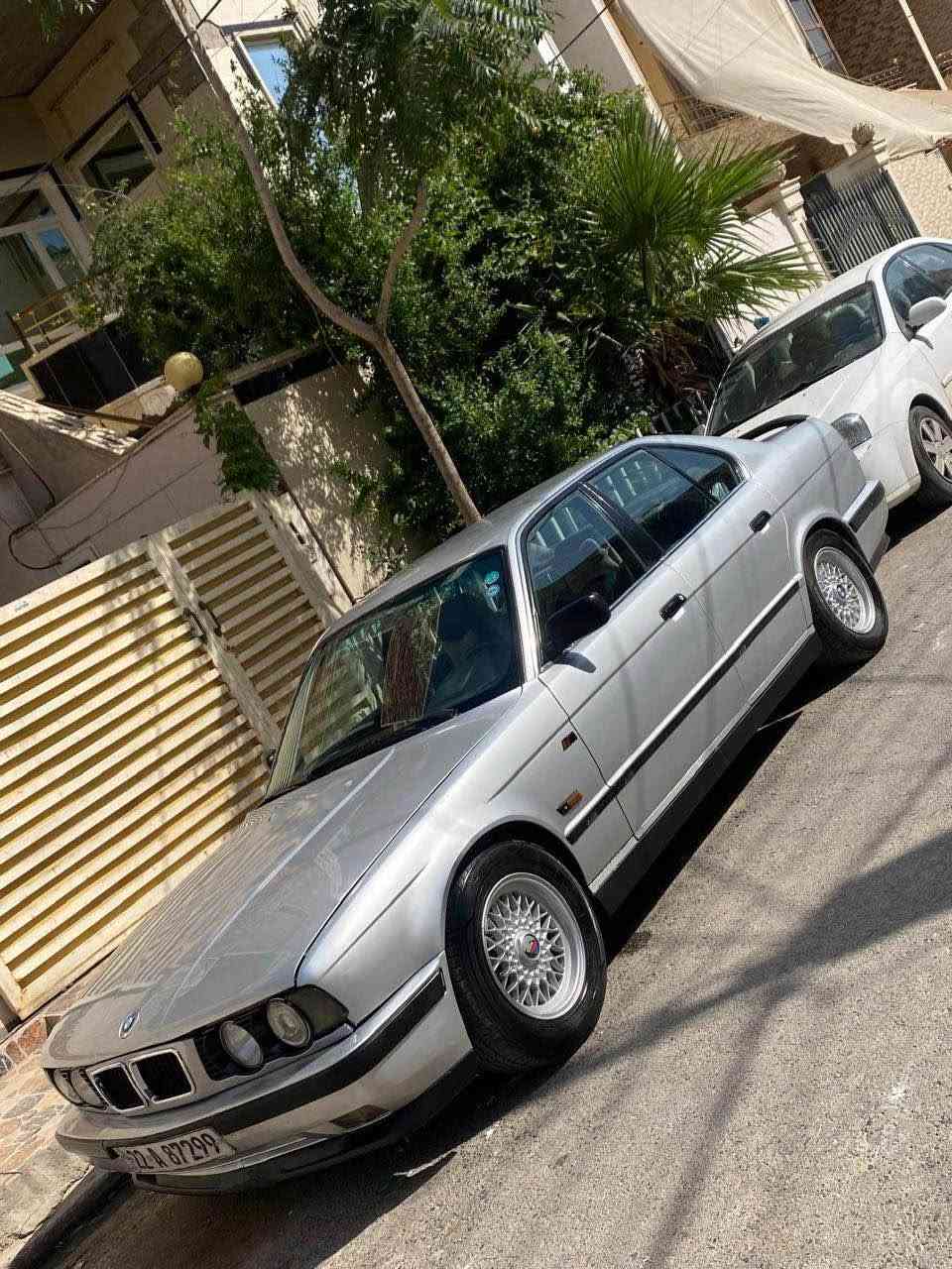 BMW 1991 520i 
سه ره تا به ناوى خواى گه و ره ئه و بيئمه  بو فرؤشتن 
سه يارةكة  520iگيرى عاديه گير و مه كينه و ئه كسل به شه رت سه نه وى نوية هه زه ى نويه  سه يارةكة توند و توله هه موو شتيكى به شه رت مواسه فات 
ته بريده كوشن جلد سياعى هي ته ره 
ده ژبول ئيرباكه سوكان M. 
پانكه كاره بايه 
دوجام كاره بايه و ئه وتويه به كونترؤل قه پات ده بيت
ئه لقه ى و پيش گه وره يه 
ده عامى پيش و پشتى M. 

سحرى 55. و مه حمه له يه   ره قه مى خاوه نى 
*********** أربيل, العراق
