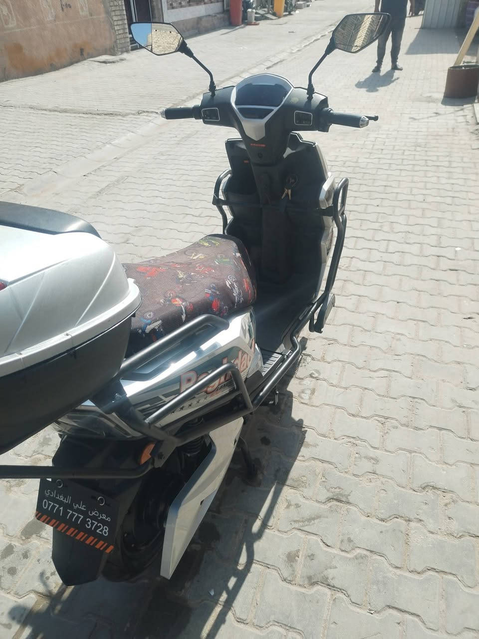 سلام عليكم ورحمة الله وبركاته دراجه سكنس شحن مدرع نضيفه جديد العنوان الشعلة  سعر مليون بيها مجال رقم ***********
