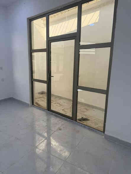 سلام عليكم دار لليجار تقاطع القدس خلف جامعة الرافدين غرفتين نوم صالة استقبال مطبخ حديقة داخلية حديقة خارجية كراج سيارة ٢٠٠متر ***********
