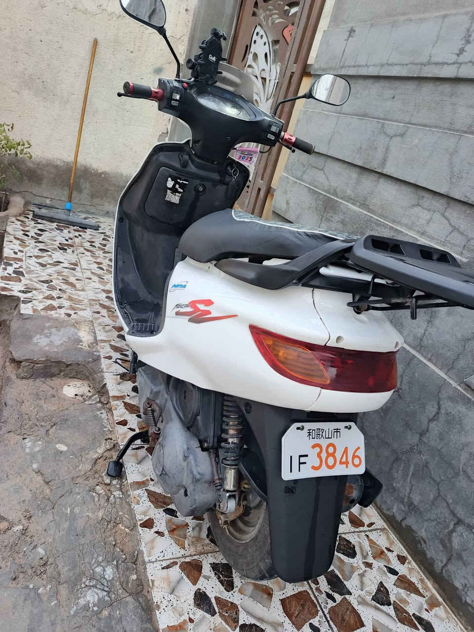 فراشه فحل حاويه محرك  شرط مامفتوح نضيفة سلف هندر كهربائيات كله شغال  550 بيهه مجال  *********** مكاني نجف
