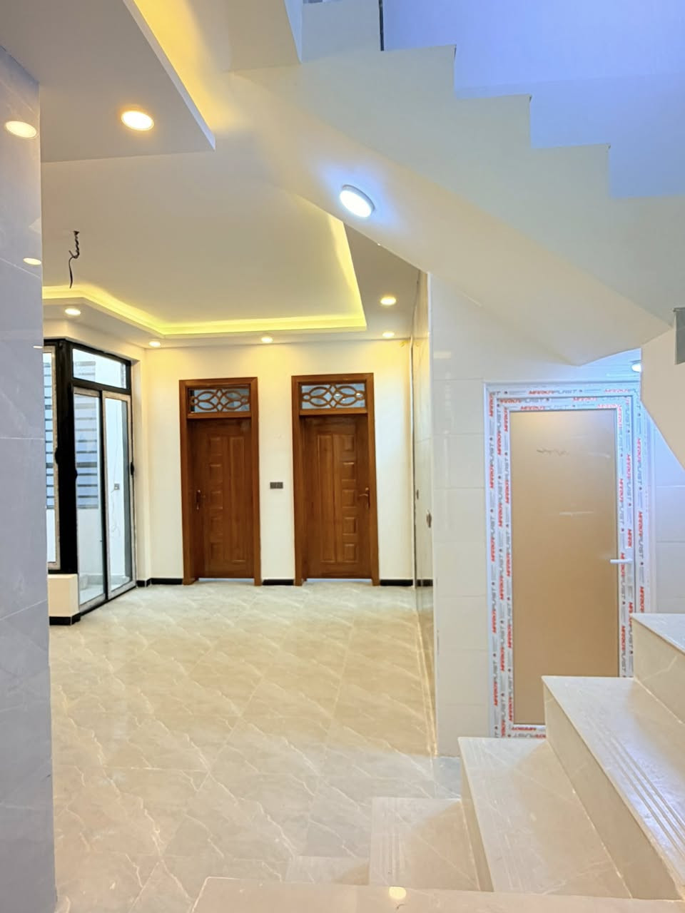 المساحه ١٥٠ م. طابو زراعي. بناء فوق الممتاز
شغل درجه اولى // 

 غرفتين نوم 

ابواب وشبابيك درجه اولى 

 البيت جاهز من كلشي 

#مفتاح

#المكان النجف ملحق حي ميسان // شارع الزوار // قرب الكرعاوي

#ملاحظه البيت بداية الشارع ويوجد فيديو كامل للبيت والشارع

***********

*********** وتساب او اتصال

السعر ٧٦ مع المجال
