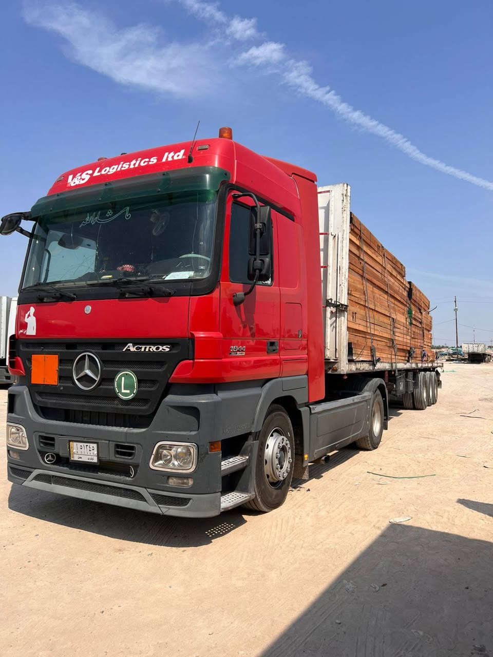 السلام عليكم من رخصت الدمن دمعه 2004 رقم نينوئ مربوطه صهريج  بشرط التحويل سياره حلوه او نضيفه محرك كصه مال 2007 كير اكسن. دبل شاصي محور طويل رتايدر 5طكات ثلاجه شغاله مكفوله سياره على خط تشتغل مكلف مكلف بل نشر *********** رقم صاحب السياره متوفر لحد الصبح
