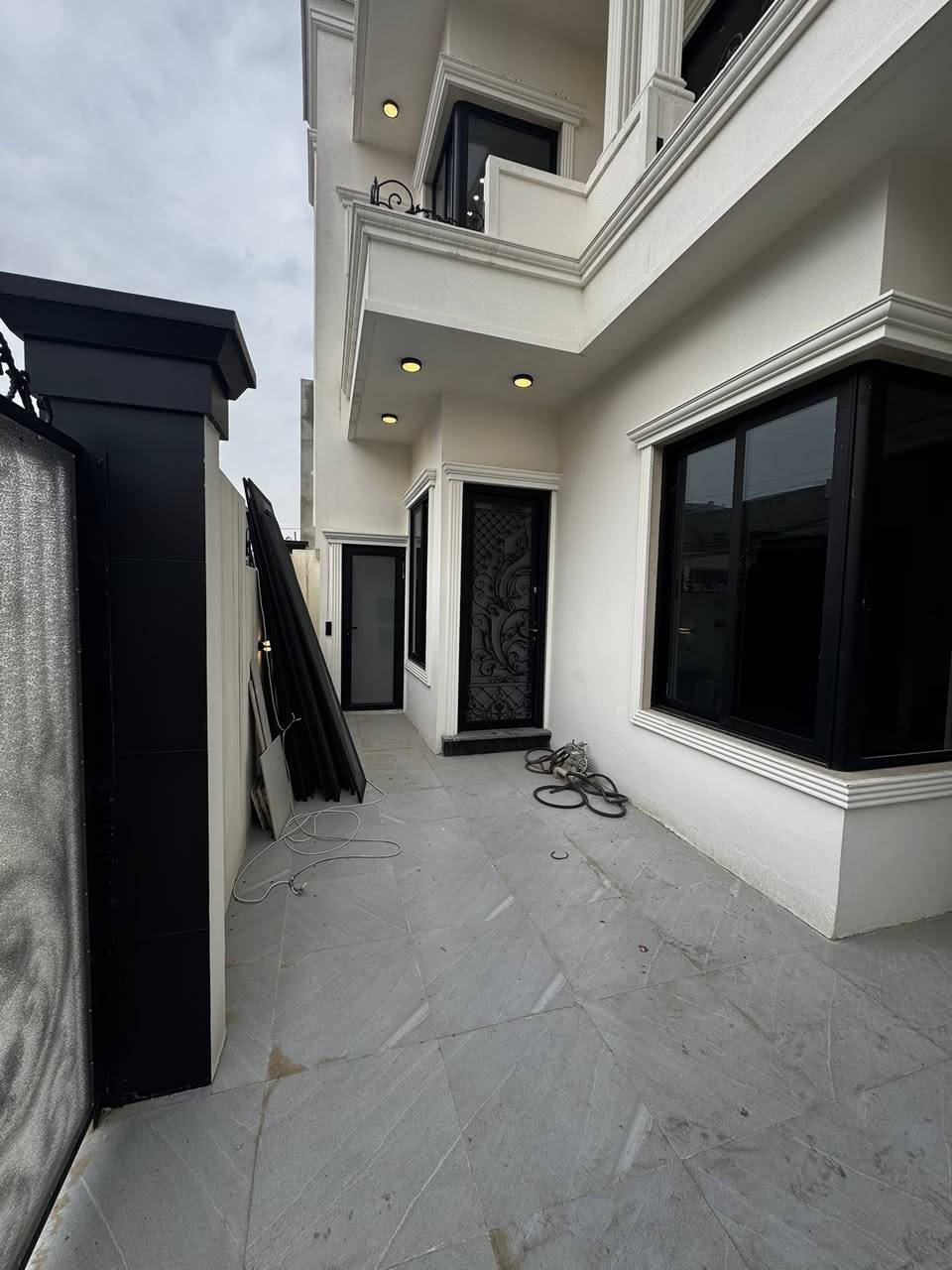 📍الموقع حي الصديق الاولى قرب سايدين طب الاسنان 

المساحة لكل دار 100 م الواجه 10 م 

↕️كل دار مكون من طابقين 

♦️الطابق الاول 

استقبال ومطبخ وهول وغرفة نوم واحدة وصحيات 

♦️الطابق الثاني 

هول وثلاثة غرف نوم وصحيات وبيتونا 

⬇️⬇️⬇️⬇️للاستفسار اتصل على الارقام ⬇️⬇️⬇️⬇️

👤فيس بوك #مكتب دلتا لتجارة العقارات 

☎️ كورك ***********

☎️ اسيا  ‭***********

📍باقي التفاصيل زورو مكتب دلتا لتجارة العقارات 

♦️سايدين الصديق  مقابل سنتر بغداد عمارة قاعة الخاتون للأعراس

⬇️ باقي العروض ومعرفة السعر 

داخل صفحة #مكتب_دلتا_لتجارة_العقارات
