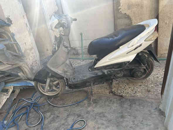 السلام عليكم دراجه سكنس ياباني دراجه كل غراضه موجوده بس ما شدهن عدم التفرغ الدراجه نوزل السعر 500 وبيه مجال مكاني بغداد الجديده شارع المسبح ***********
