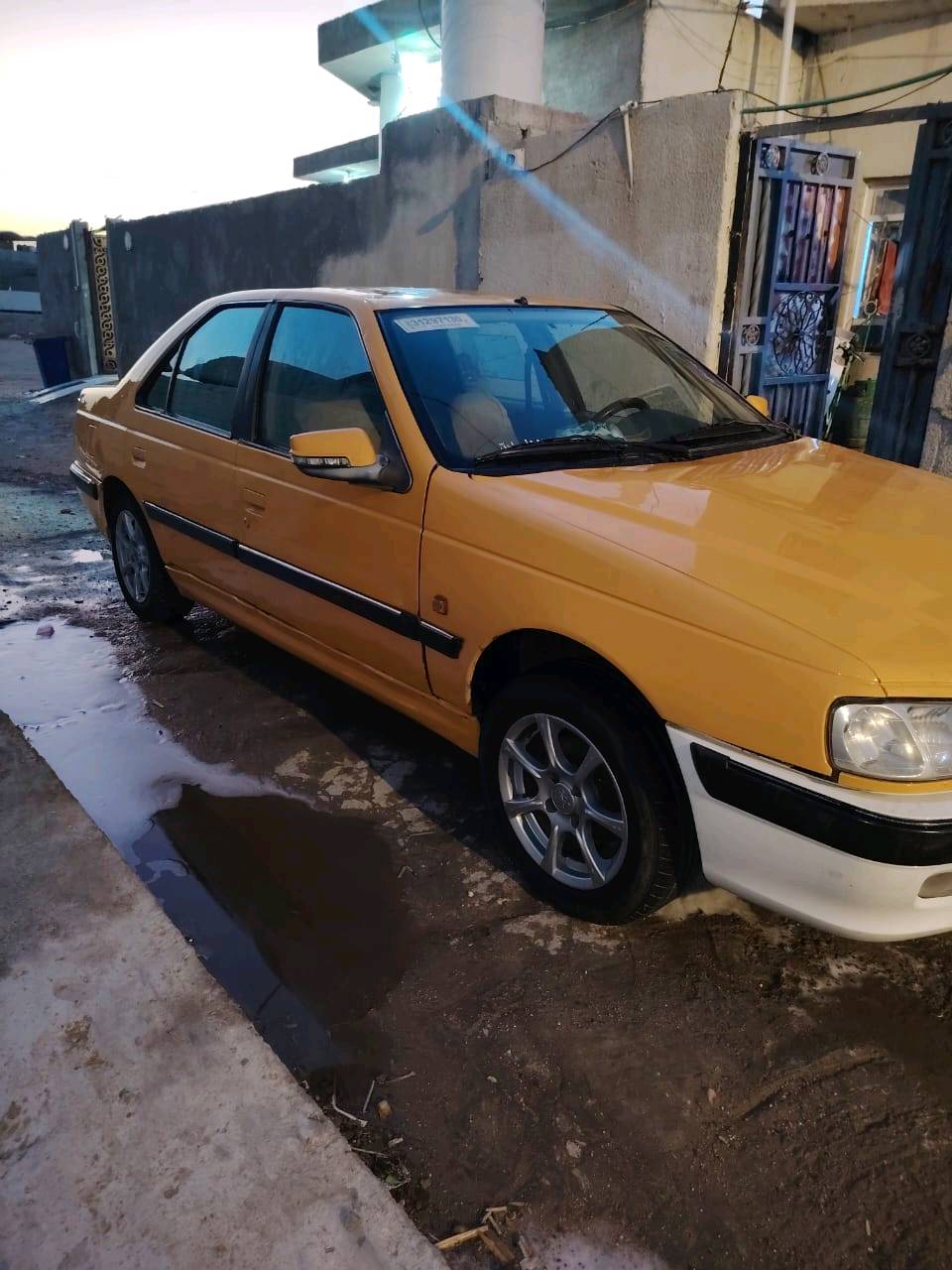 بيجو لون أصفر بحالة جيدة مع ديكورات داخلية مريحة. السيارة موفرة للوقود ومناسبة للاستخدام اليومي. السعر مغري، اتصل للمزيد من التفاصيل.