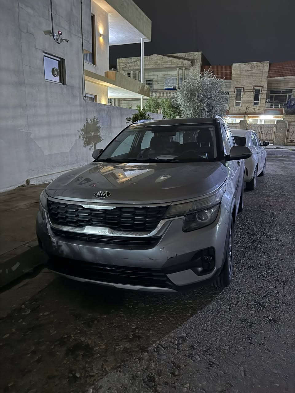 سلام عليكم kia سيلتوس وراد خليجي موديل 2020
مابيه اي صبغ 
سياره مكفوله 
موصفاته 
بصمه 
لون سمنتي 
حساسات خلفيه فقط
بانوراما 
مكينه 1600
ماشيه 18000
سعر 160$
رقم شمالي جديد 
خاليه من اي غرامات سرعه 
عنوان بغداد 
رقم ***********
