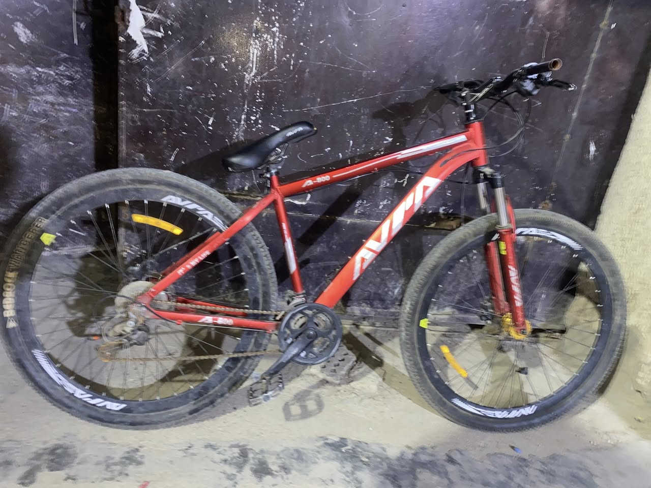 سلام عليكم من رخصة الادمن بايسكل MTB رياضي بعد جديد وكامل ملحقاته الجاملغات وكلسي موجود ويا فقط جان متروك كلشي بي جديد اي عطل مابي تجي تفحص وتشوف بعينك مكاني بغداد مدينة الصدر الاورفلي السعر ٢٣٠ وبي مجال للأستفسار المراسله خاص او الاتصال ب رقم ***********
