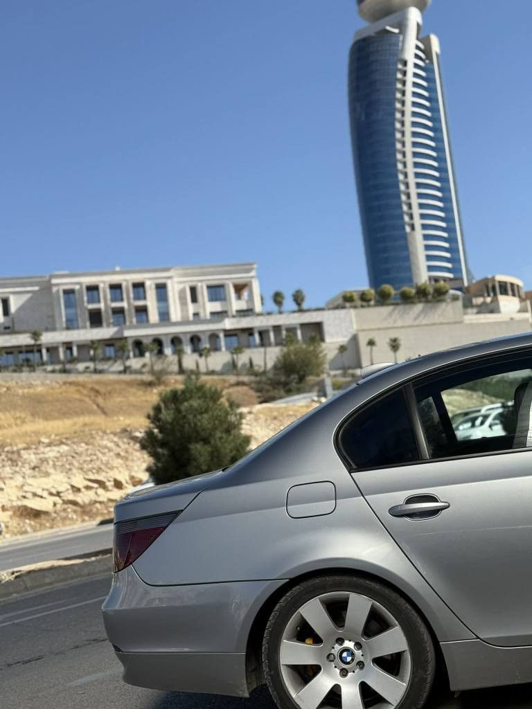 bmw 530 
بۆ فڕۆشتن 
جاو برۆ 
مۆدیل 2005 
مەکینەی 530 نۆزڵ کورت 
فول موسەفات 
سلاید 
کوشن جلد 
بێ بۆیاخ 
تەبرید مەزبوتە 
کارەبای کامل ئیشەکات 
 گێرو مەیکنیەی شەرت
شاشە گەورە 6 سیدی 
20024 داخڵ بوە 
164 مایل ڕۆشتوە 
مواسەفات ئەمریکی 
کۆنترۆڵە 
موسو بڕاوە دەعمو لێدراو بەشەرت 
سعر 88 گەڵاو کەمێ مەجال 
شوێن هەڵەبجەی شەید
ژم *********** حلبجة, السليمانية
