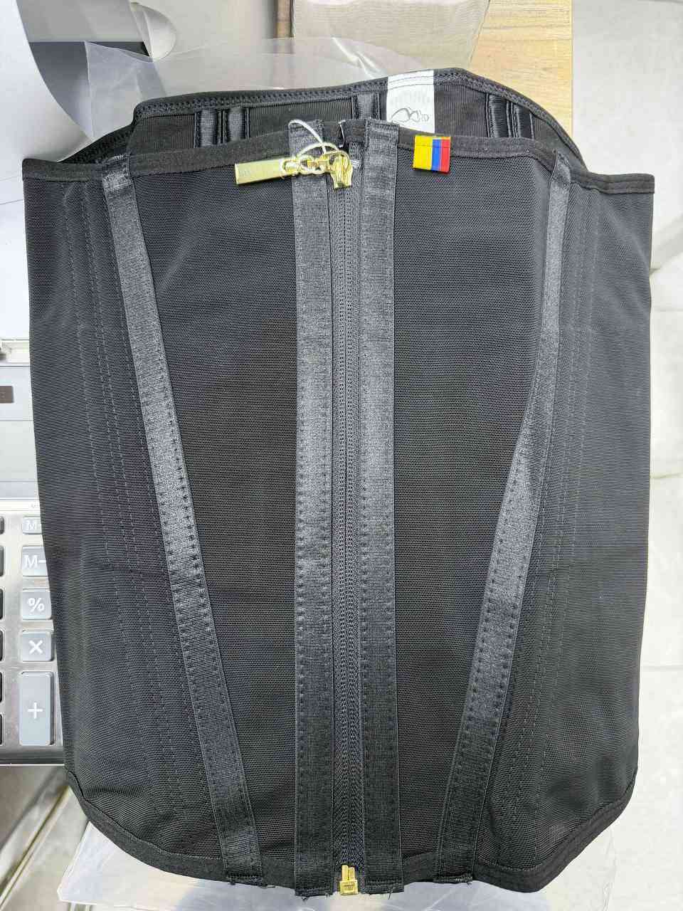 مشد الكولومبي ⌛🩱
مشد علاجي وللمناسبات مشد للبطن والظهر ينحت الخصر بشكل رباعي ينزل من مقاس الخصر اكثر من ١٥ سانتي وقت لبس علاجي وقت الالتزام ٨ ساعات باليوم عبارة عن مشد واحد  طباقي وسحاب  لنحت وشد البطن لما بعد الولادة الطبيعية والقيصرية او الي مو والده ✅😍😍😍بس الي تعاني من بروز البطن بشكل كبير

يعمل ٣ مرات علي شد الترهلات البطن وتنحيف حجم الخصر مع المداومة بالأستعمال😍

يعمل علي تقليل الشهية لانه يضغط بشكل كبير علي البطن✅

أستعمال بعد الولادة يرد البطن لشكلها الطبيعي ويقوم عضلات البطن المترهلة..✅
يسند الظهر ويقومه✅
ينفع لعمليات الشد والنحت والشفط ✅
بشكل عام يعمل على تنحيف ورسم الخصر✅
ينفع حق النادي والرياضة ✅
يستخدم بعد الولادة الطبيعية بعد ٣ ايام ✅ والولادة القيصرية بعد ٤٥ يوم ✔️

مشد خصر الساعة الرملية 
بديل النحت والشفط
خامة درجة اولى

13 مسند حديد لمنع الالتفاف
15 خط كلبسات

M - L - XL - 2XL - 3XL 

صنع في كولمبيا 🇨🇴

#توصيل جميع المحافظات 🚗🚗 بغداد, العراق


**إذا كنت صاحب هذا الإعلان وتريد حذفه لأي سبب، رجاءا أرسل رسالة إلى الدعم الفني**