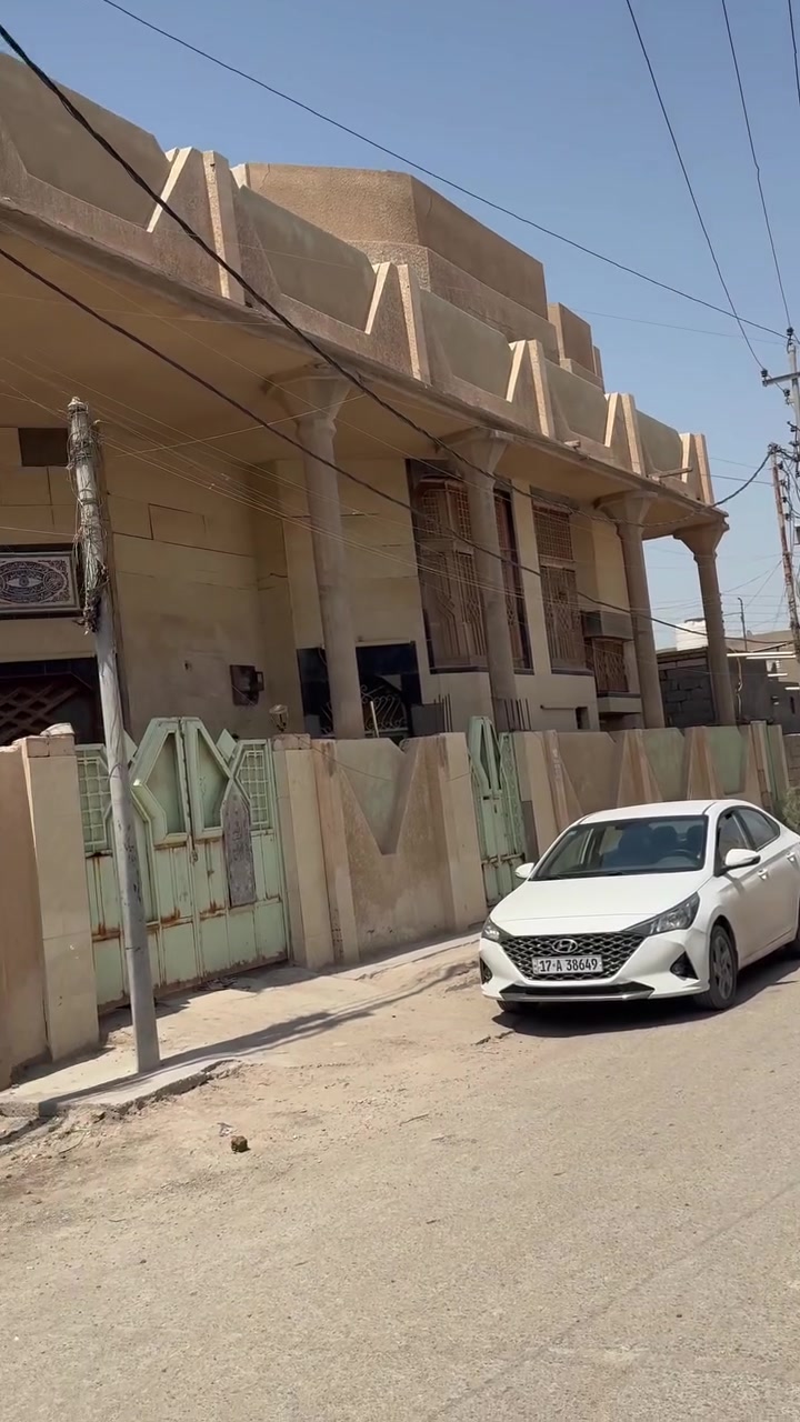 بيت للبيع حي العصري مساحه260متر طابقين بيه 5غرف
ومطبخ وصاله وبراني معزوله 
يصلح البيت يصير محلات تجارية
قرب البو صفاء
للاستفسار الاتصال ع الرقم ***********
