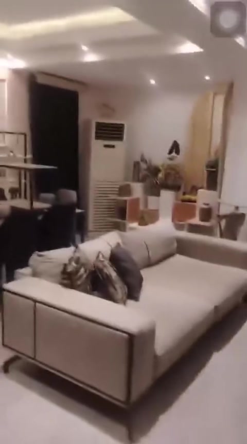 شقة للايجار طابق ثالث مقابيل مدينة الالعاب مباشرة 
***********

