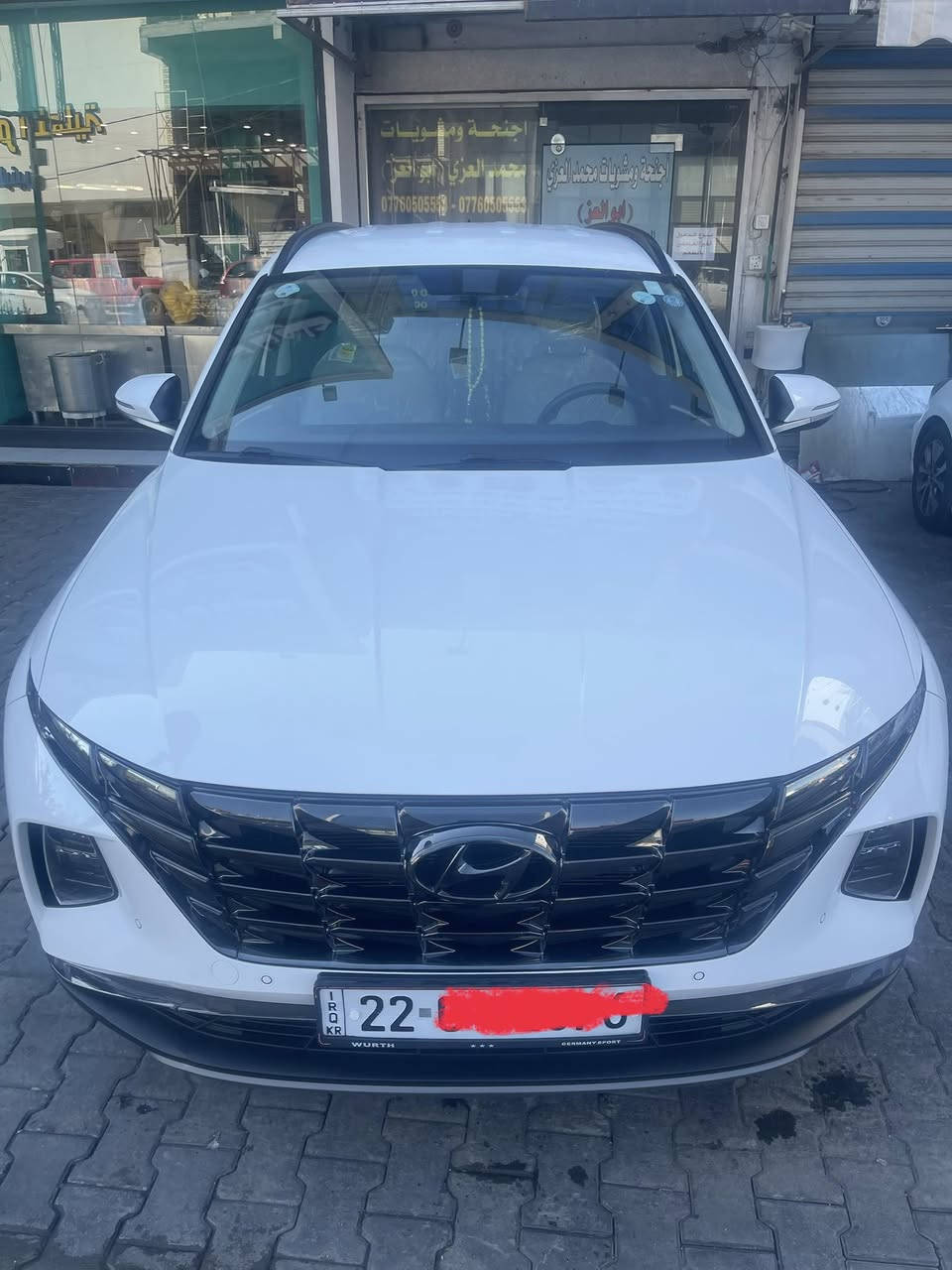 السلام عليكم
توسان 2023 فول مواصفات من عدا البانوراما كشنات امامية كهرباء قطعتين تبريد هند بريك بصمة اشاير بالمري ومري شفط 
السيارة خليجي 
رقم اربيل بأسمي السيارة بوضع الشركة سبير مانازل 
رادار بالمري ورادار خلفي امامي حساسات خلفي امامي 
السعر (215) بيها مجال بسيط 
للاتصال على هذا الرقم 
***********
