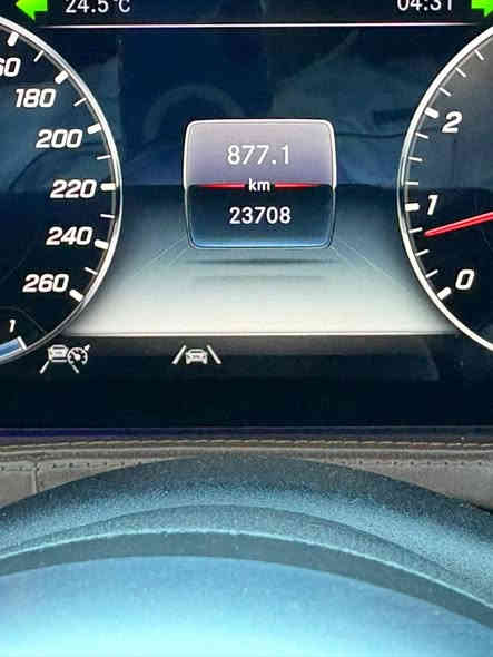 السلام عليكم
مرسيدس بنز (S560) موديل 2020 
السياره فول مواصفات (طلب خاص مواصفات المايباخ) 
مغلفه bbf  لونها  (احمر عنابي) السياره الوحيده بهل لون 
رقم مميز بغداد
ماشيه (24الف كيلو) بعدها بوضع الزيرو 
للشراء  رقم الهاتف :***********
