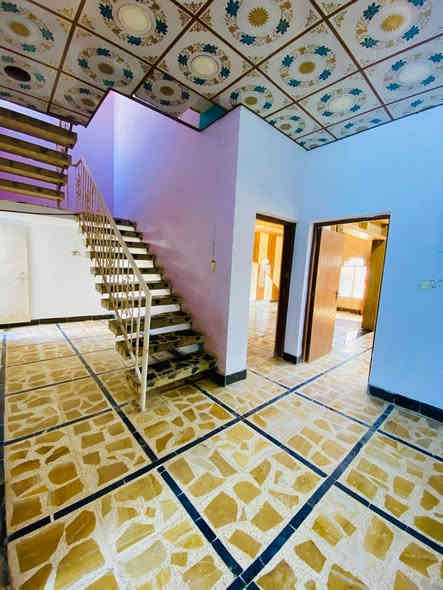 للبيع في سامراء  مدخل الخضراء من جهة الافراز بيت تجاري شارع 20 مساحة 250 م يحتوي على 5 غرف نوم +مطبخ + استقبال كبيره +هول+صحيات بالطابق الثاني والطابق الاول عدد3/ بناء حديث مادة البناء طابوق البناء عالي جدا عن الشارع  الارضية كاشي مرمر المطبخ سيراميك والصحيات سيراميك / گراج وحديقه السعر 200 مليون بي مجال للشراي للاستفسار الاتصال على الرقم *********** ابو بركات الدراجي عقارات الحاج فاضل زهدي
