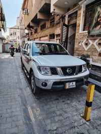 للبيع نيفاره  موديل 2015 رقم اربيل صار يومين هزه وسنويه باسمي  السياره...