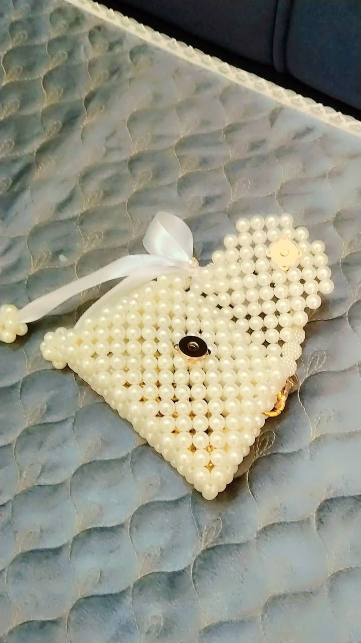 ✨ لأن الأناقة تبدأ من التفاصيل ✨

جنط خرز هاند ميد بتصاميم فخمة ولمسة أنثوية مميزة 🤍👜
شغل يدوي بكل حب وجودة عالية يناسب كل الإطلالات ✨

💎 خامات مرتبة وفخمة
🎀 ألوان وتصاميم راقية
📦 توصيل سريع
🖤 تنفيذ حسب الطلب

دللي نفسك أو قدميها هدية مميزة 🎁

📩 للحجز والاستفسار راسلينا على الصفحة
#هاند_ميد #شنط_خرز #جنط_نسائية #اكسسوارات #Handmade #BagsBrand


**إذا كنت صاحب هذا الإعلان وتريد حذفه لأي سبب، رجاءا أرسل رسالة إلى الدعم الفني**