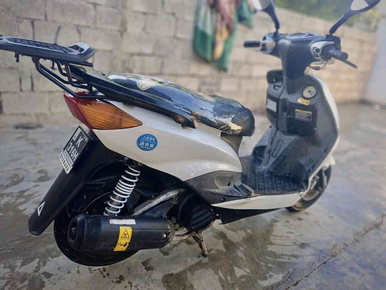 سلام عليكم .
دراجه سكنس نثيه  110 للبيع او مراوس
موجود اوراق منفيس ومدفوع كمرك يعني بس ترقم
 بعدها اخت الرمبه . ماشيه 20الف فقط.
كهربائيات كلها شغاله . نكره سلف بكل وقت 
لايت عالي ناصي اشاره يمنه يسره كلها شغاله
 
مكاني سامراء / القلعه . رقم ***********
