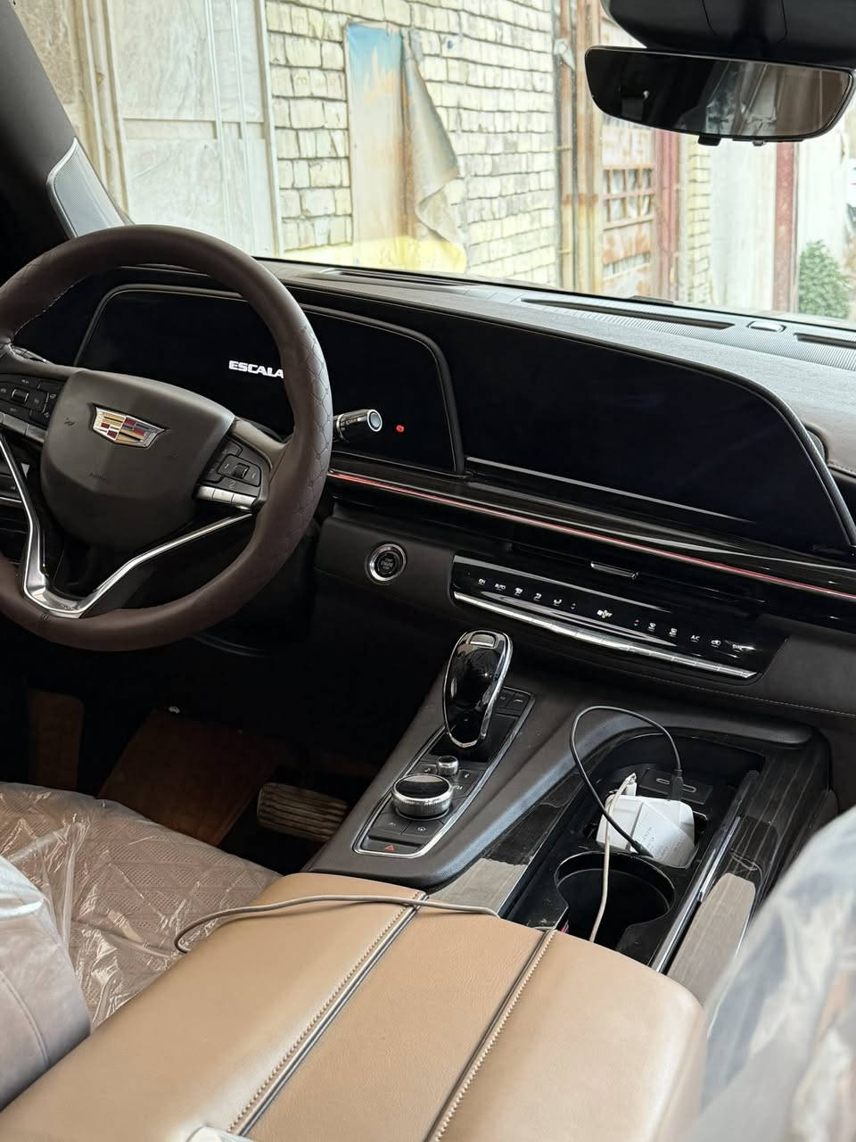 السلام عليكم
كاديلاك اسكاليد خليجي موديل 2023  كفالة

مغلفة ppf ضمان 10 سنين وحتى الشاشات الداخلية مغلفة ppf وعليها ارضيات داخلية تفصاال خاص 

اسبريسو فول مواصفات ماعدى المساج  
ماشيه ٤٠ الف 
 بلاك ادشن بلادي فول فول مواصفات
مكفولة كفالة عامه عدا بارد مقدار شبر
باسمي تحويل ثاني يوم 
المواصفات 
تشغيل عن بعد 
36 سماعة 
سقف شامو 
‏‎5 كاميرات
‏‎5 بصمات
فور ويل
كشن رجاج 
دوسات كهرباء 
داتا شو 
بانوراما 
لايت زنون عالي ناصي ٥ عدسات
‏‎4 شاشات بالدشبول والسقف والكشنات
تحكم بريك 
جنطه ذكيه جلاق
رادار تحديد مسار
رادار خلفي
رادار امامي 
رادار جانبي 
كشن تدفئة وتبريد سايق وراكب
كشنات امامية تدليك
كشنات خلفية تدفئة
مري شفط 
اشارة بداخل المراية
كشنات جلد 
كشنات خلفية منفصل VIP
علامة كاديلاك ضوئية بالدعامية الخلفية
الكشنات كهرباء 
ذاكرة ميموري ستيرن وكشن
قاصه 
ويل ٢٢ بلادي 
بااختصار السيارة فول للاخير 

مكفول كفاله عام سياره جديد بل باكيت 

سياره ب اسمي تحويل مباشر
سعر السيارة ( ٨٠٠) بيه مجال
غراضه مال شركه كامله 
مكان سيارة حله شارع ٦٠

***********

