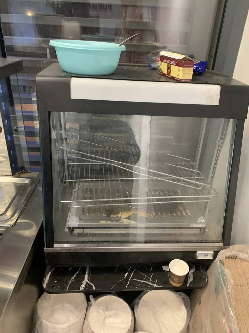 متوفر غراض مطعم للبيع 
شواية كباب
حماية مال كنتاكي
شواية مال دجاج للتواصل خاص او على الواتساب 
***********
