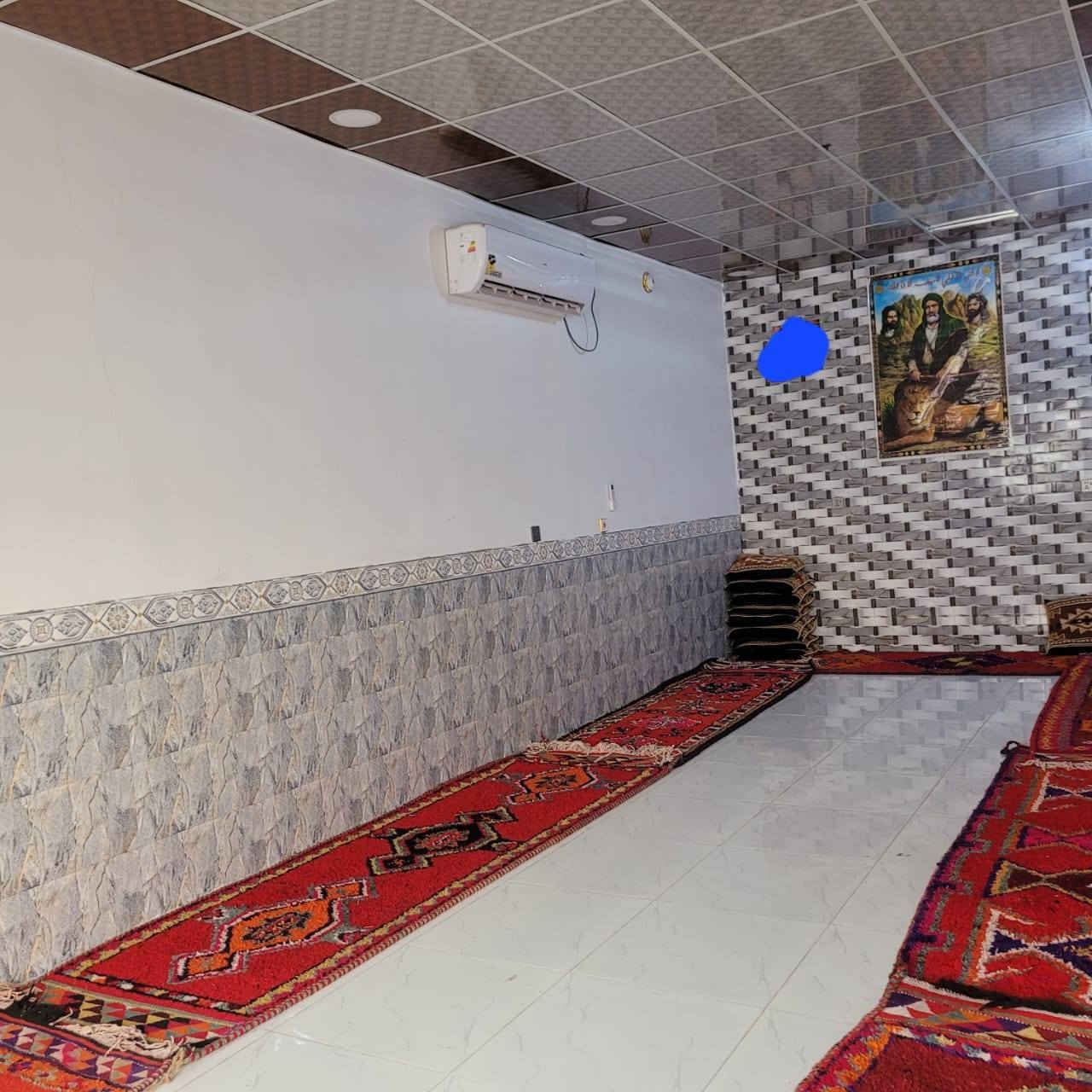 بيت مساحه 300م #طابو_زراعي سند 25
السعر 50 وبي مجال للستفسار ***********
#قريب_شارع_لحولي
(  عمود35 3 شارع الصب مقابل ملحق قريه الغدير                                

بيت جاهز مفتاح 🔑 
أساس وسقف صب مركزي 

منطقه كامله السكن #شوارع_تبليط 

غرتين نوم وصاله ومطبخ واستقبال حمامات داخليه وخارجيه وكراج 

#مدارس // ماء//. كهرباء//. تبليط  /. خط مولد ذهبي 

وتساب ***********

ملاحظه// توجد لدينا كل المساحات من دور او قطع بلتقصيد
