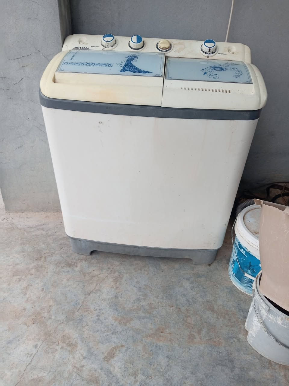 غسالة مستخدمة للبيع يمكن 12  كيلو
السعر 95 الف وبيها مجال للشراي
اتصل ***********
