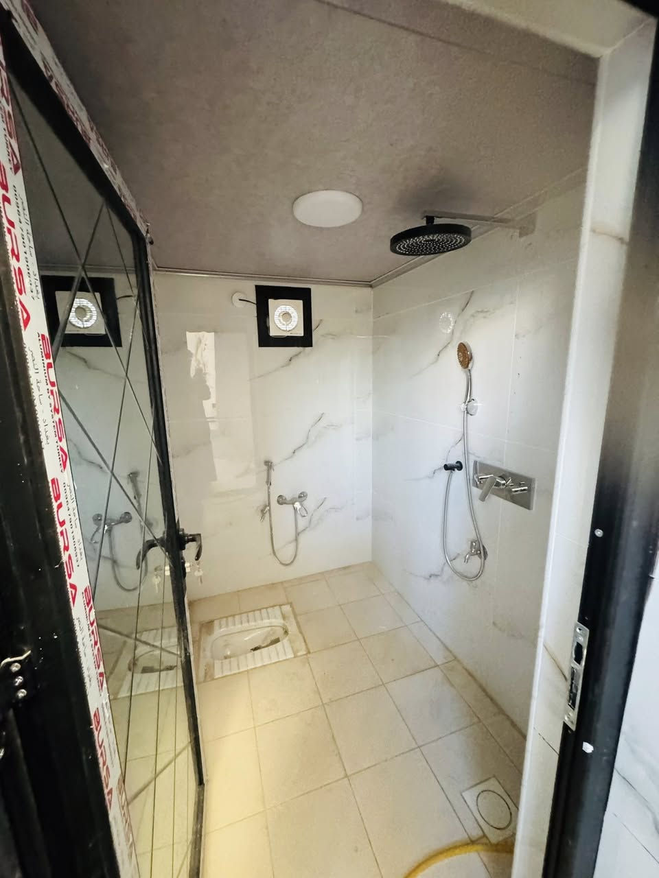 بيت للبيع 50 متر مكانه نجف حي نداء طابق واحد طابو صرف سند حر منطقت 57 خلف مول تفاحه مباشرتن يحتوي عله غرفه وصاله ومطبخ وحمام ومكشوفه وصطح مطبك شتايكر سعره 50 وبي مجال بصيط 
لستفسار 
***********
