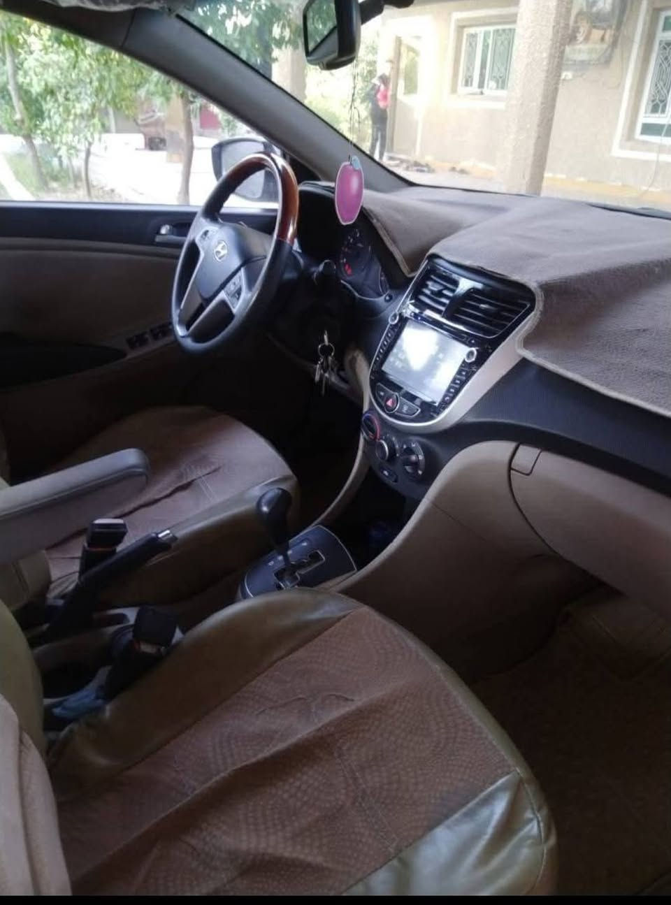 السلام عليكم
اكسنت 2016 السياره جديده 
ماشيه 84 الف كيلو متر حقيقي 
محرك كير صدر كله وضع الشركه 
المواصفات فول 1/1 فتحه سلايت اشاير بل مري 
داخل بيجي ويل حجم 16 تخم تاير جديد محرك 1600 
رقم بابل السياره مكفوله كفاله عامه ماعدا الضرر في الصوره من جهة الصدر يرجع بارد مكان السياره بابل السياحي 
خاص مغلق 
الاستفسار ***********
