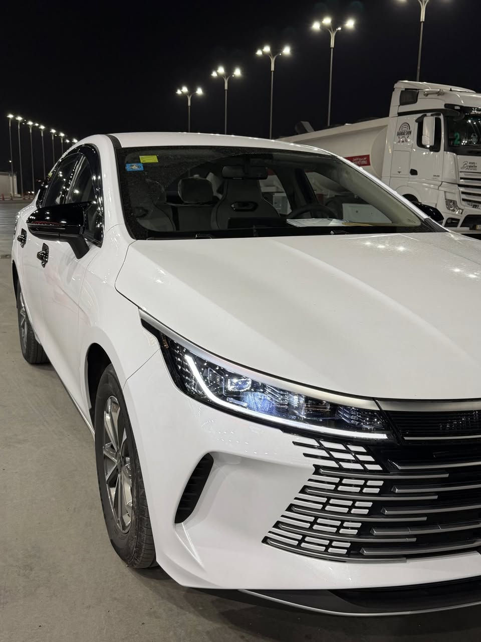 السلام عليكم 
  بي واي دي  BYD دسترويل 2025 التفاصيل ⬇️⬇️⬇️
⬇️⬇️⬇️⬇️⬇️⬇️⬇️⬇️⬇️⬇️⬇️⬇️⬇️⬇️⬇️⬇️
مواصفاتها:
🔥🔥🔥🔥

- شاشة دوّارة  🖥️

-  6 مكبرات صوت 🔊 

- حساسات وكاميرا خلفية 📷

– مثبت سرعة 

– مقاعد جلد ابيض رياضي 💺

-كير ماوس 

-اوتو ستوب

-حساس خلفي 

-كاميرا خلفية دوارة 

-اوتو هولد AUTO HOLD 

-هند بريك بصمه 

-تشغيل السياره بصمه ويا

 كارت ذكي

-لايت زينون 

-لد نهاري LED

-بك لايتLED

-3انضمة للقيادة 

-مانع تزحلق

-مثبت سرعه  Cruise 

-تشغيل عن بعد 

-شاشة ذكية تدعم جميع البرامج 

بيها كماليات 
(مطريات) (كفرات مرايه) (سبايد) (شبقه جامه الخلفيه) 
( كاعيه جلد كامله ) ( تغليف استيرن) (كفرات يدات) 
( نشره داخليه لد ) ( كاعيات) 
حبايب السيارة جدا جديدة بعدها بوضع الوكالة الزيرو ماشيه 250 كيلو صارلها 3 ايام مشتريها وصار عندي ظرف بعدها بدون ارقام فحص مؤقت بسم الشركة مكاني بغدادالجديده وسعر السيارة 19،750،000 دينار عراقي هيه وكمالياتها وعدتها كاملة واسف على الاطالة

للاستفسار الاتصال:***********
