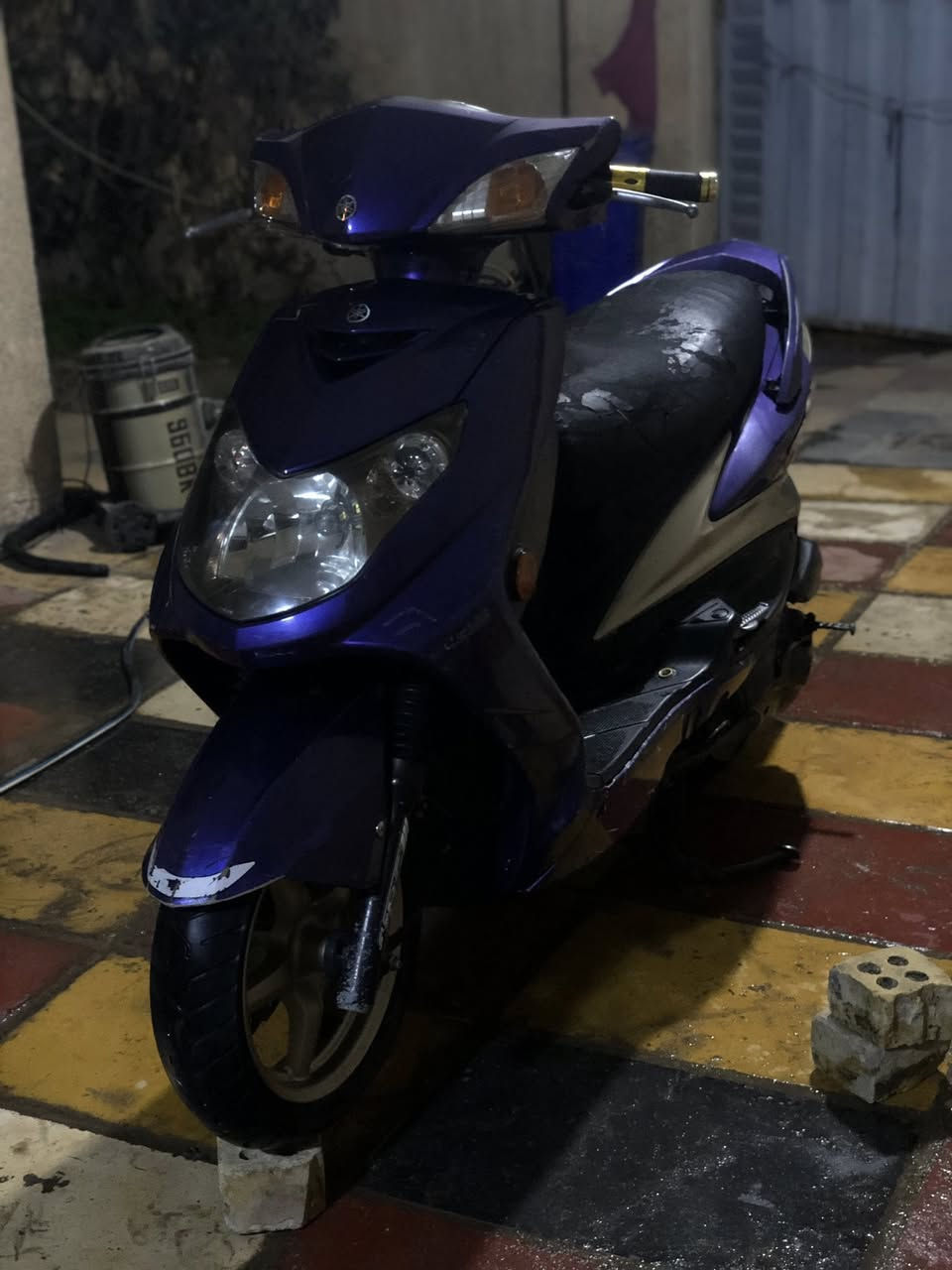 سلام عليكم دراجه سكنس فحل لون مميز للبيع دراجه بلاد من طول لطول جيب وياك فيتر وتعال دراجه نزول جديد فيت بم جديد بلك جديد قمجي مال بانزين جديد دراجه موجوده تزويد خارجي بصيط دراجه سويت اله ادامه للكلجات كامله شلعه ومعدل فول  للاستفسار اكثر رقم ***********
