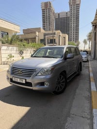 لكزس lx570 2011 لون رصاصي ماشيه 450,000km كير ومكينه مكفوله  حداديه جد...
