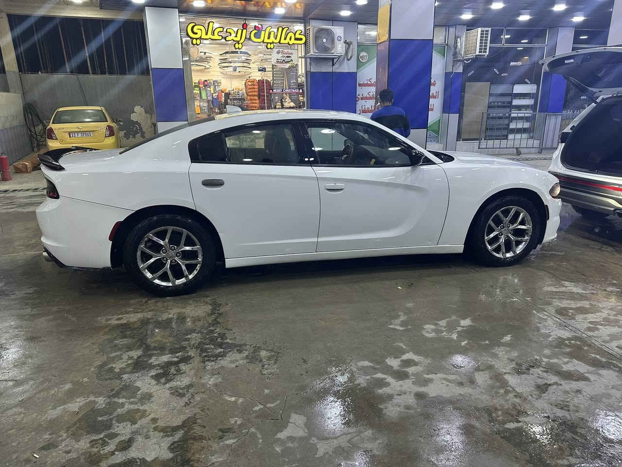 السلام عليكم
دوج تشارجر 2018 SXT PLUS 
وارد امريكي 
ضرر فقط جاملغ جهة السكن بدون دواخل بدون يرباك

المواصفات 
1:فتحة
2:رادار جانبي (نقطة عمياء )+رادار خلفي اوتو ستوب مع حساسات خلفية
3:كشن السائق كهرباء + كشنات تدفئه+ ستيرن تدفئه
4:المرايه الوسطية و الجانبيه تعتيم ذاتي + ترحيب 
5:فتحة سقف
6:شاشة كبيرة
8:دفع خلفي 
9:محرك v6 3.600cc
10:دخول ذكي + بصمة
11:لايتات امامي +خلفي كله LED+كشاف ضباب امامي LED

ملاحضة : السياره صار بيها خادث بسيط ضربه بسيطه بين البابين جهة السكن + موجودات البوب عندي انطيهن مع السيارة+ بدلت بابين بلاديات نفس الون السياره بدون قطره صبغ + بيها شخطة باب خلف السائق كما موضع بالصور 

السعر 20,500$ و بيها مجال للشراي 

للاستفسار راسل الرقم واتس اب   

***********
