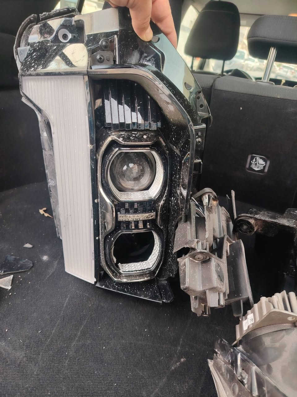 سلام عليكم عندي هاي القطع للبيع
لايت امامي 
ليد امامي
لايت امامي بس بس عدسة و خريطة
***********
عنوان اربيل
