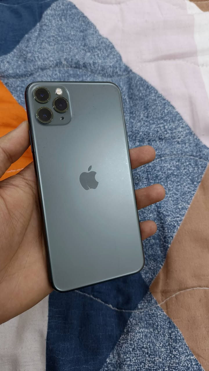 ايفون 11 برو ماكس ذاكرة 256 جهاز مامفتوح ولا مبدل بي شي بطاريه 75 البلاديه جهاز بي شخوط خفيفه ما مأثره وضايعه الضهر نضيف بدون ملحقات رايدة ب375 ومجال قليل العنوان الجزيرة شط العرب 
***********
