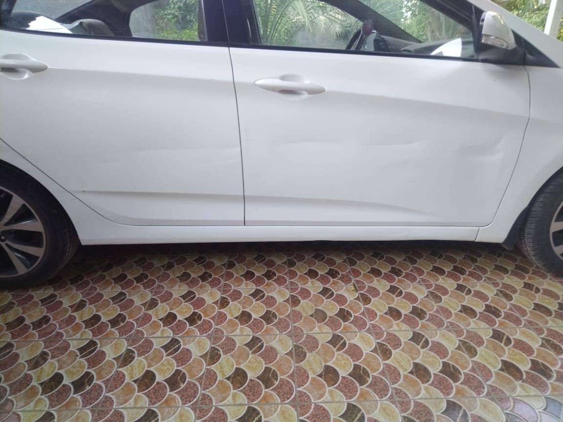 السلام عليكم
اكسنت 2016 السياره جديده 
ماشيه 84   الف كيلو متر حقيقي شرط 
محرك كير صدر كله وضع الشركه فحص 
المواصفات فول 1/1  فتحه سلايت اشاير بل مري 
داخل بيجي ويل حجم 16 تخم تاير جديد محرك 1600 
رقم بابل السياره مكفول ماعدا الضرر في الصوره في الجهة الصدر 
مكان السياره بابل السياحي  الاستفسار على الرقم ***********
