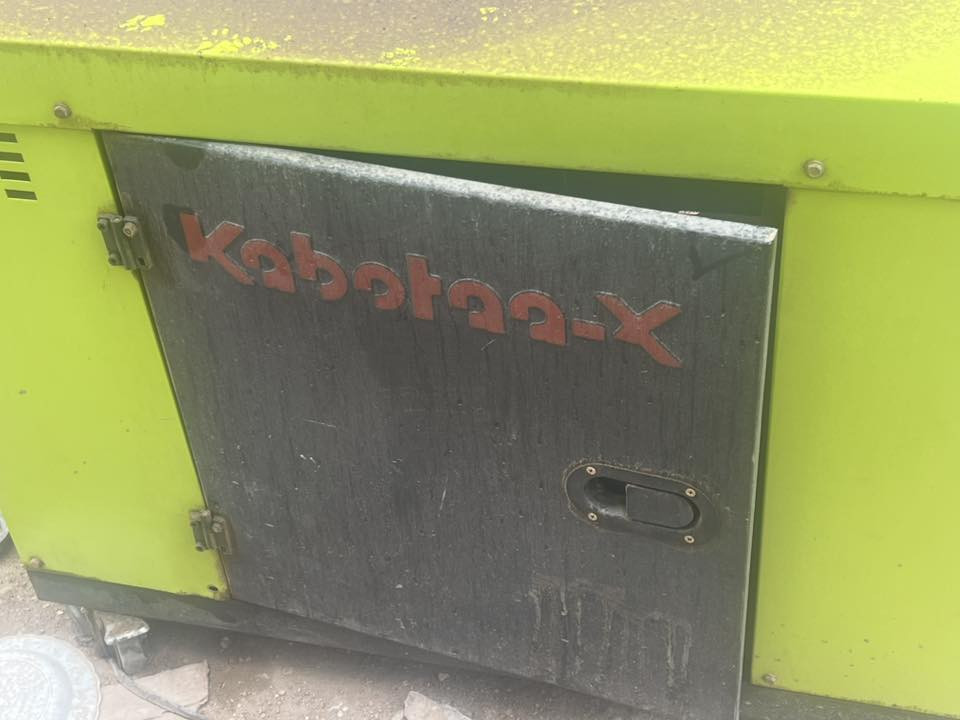 مولد كابوتا 40 امبير شغال واخو الجديده مستعمل شهرين فقط للاستفسار اكثر الاتصال على الرقم ***********
