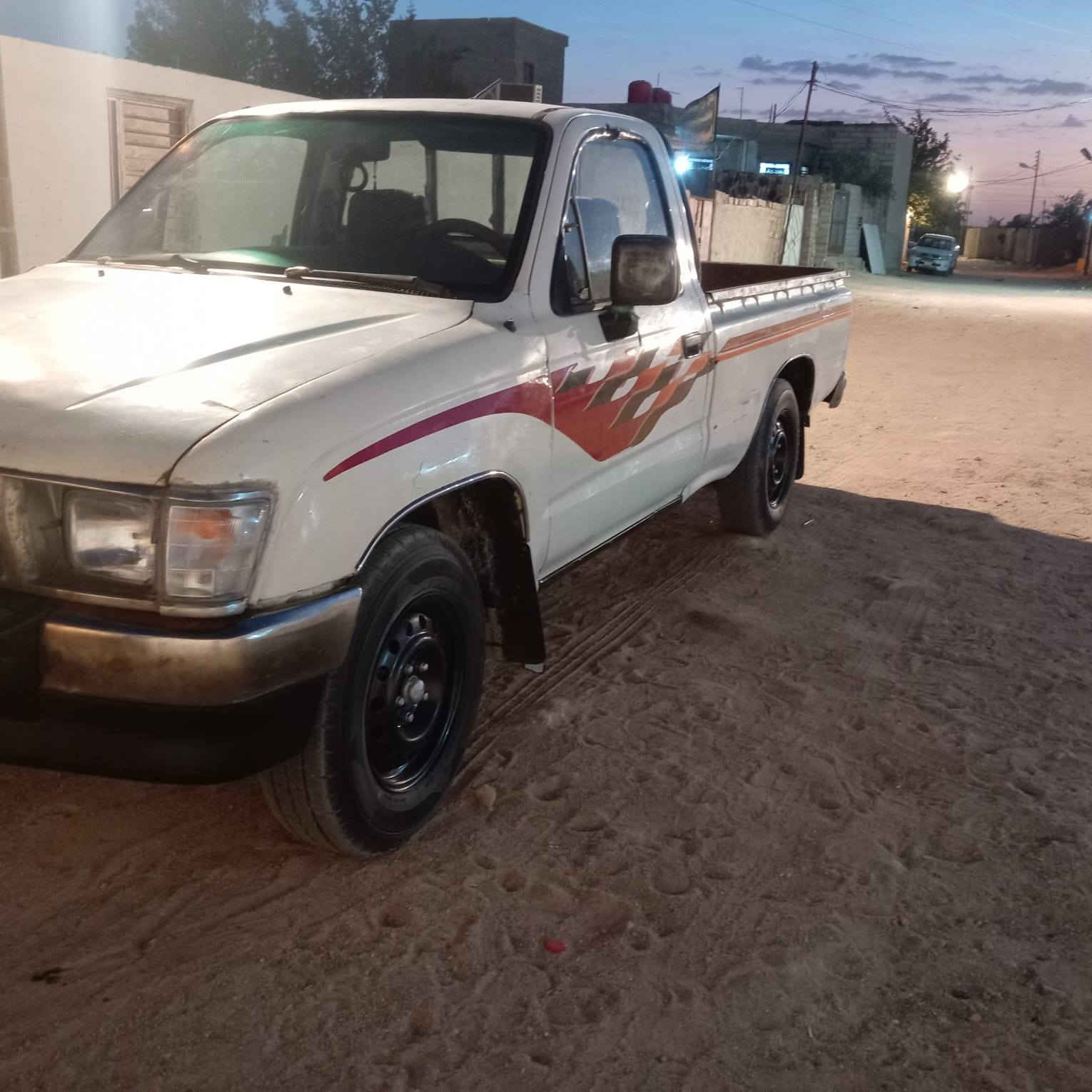 السلام عليكم جمره موديل 98 سنويه جديدة محرك وكير واكسل وحداديه كلهم كفاله سياره جاهزه مال شغل سياره كفاله من الضربه فقط رشات صبغ السعر 50 وبيه مجال مكاني بصرة الزبير ***********
