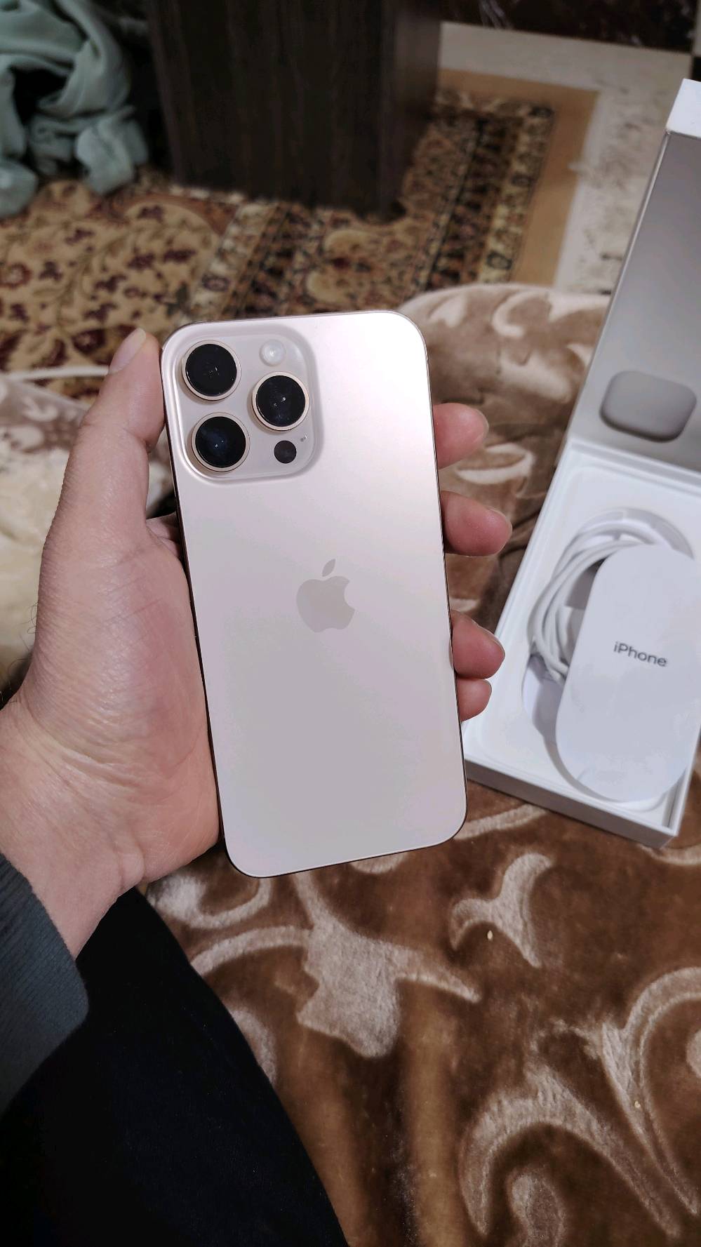 السلام عليكم ايفون 16 برو ماكس بطاريه 100 عدد دورات 69 ذاكره 256 نضافه 100 شرق أوسط 