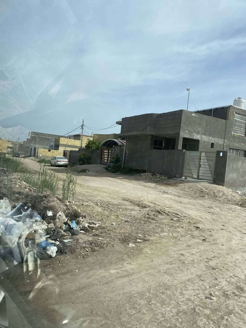 ياالله السلام عليكم 
قطعه للبيع طابو صرف مساحه 100 رقمها 128
شارعها 10 م
مكانها حي الأمير 95
الها اكثر من طريق طريق تبليط شارع مدرسه طريق ثاني شارع حسينية خالد 
سعرها مناسب 
الاستفسار اتصل 
***********
