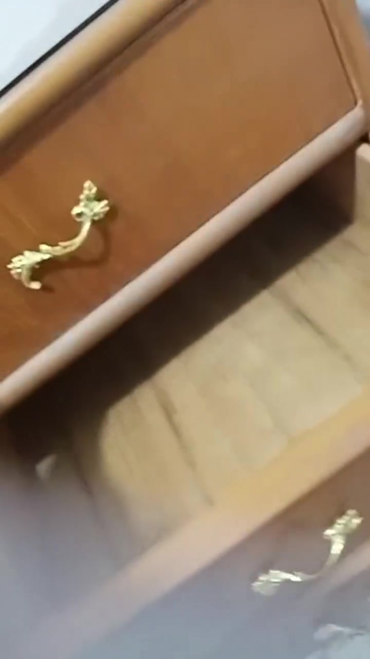 مرحبا للبيع غرفه نوم صاج اصلي مكان بغداد الدوره سعر ٥٠٠وبيها مجال


**إذا كنت صاحب هذا الإعلان وتريد حذفه لأي سبب، رجاءا أرسل رسالة إلى الدعم الفني**