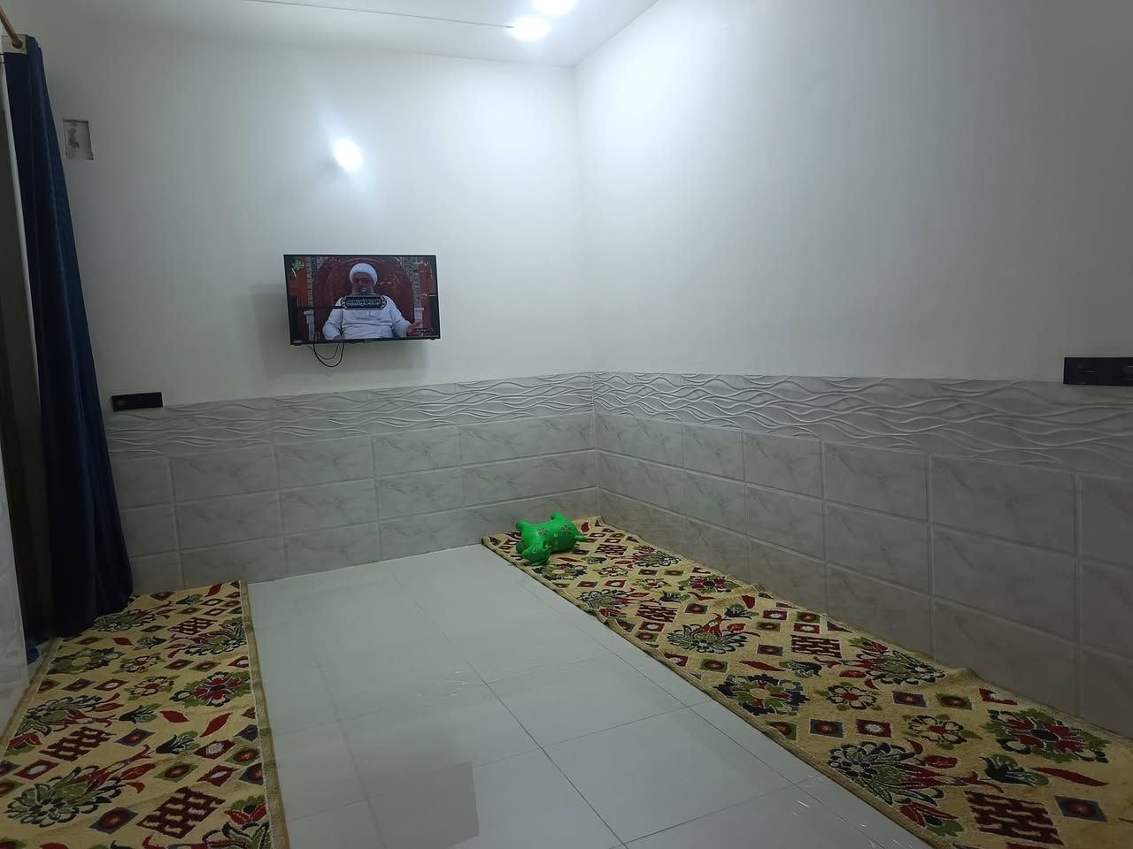بيت للبيع عالحولي مجمع نبيل ( مجمع الزهراء) خدمات كامله مي كهرباء مجاري تبليط / بناء ٢٠٢٦ 
مساحه ٢٠٠ م 
***********
