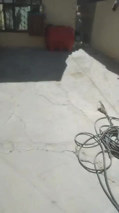 للبيع بيت مساحته 200متر بي غرفتين نوم وصاله ومطبخ وصحياد داخليه وصحيات خارجيه وطرمه كبيره وحديقه كبيره لبناء بلوك ولسكف صب ارضيه صلبه أرضيه جايبله مرمر عوزه بس سمنت ورمل مكانه بغداد شارع الجزيره منطقت الصلاح مقابيل مولد كاظم نوع العقار طابو زراعي 117لسعر 40وبي مجال بصيط***********(***********لاسيه واتساب فقط
